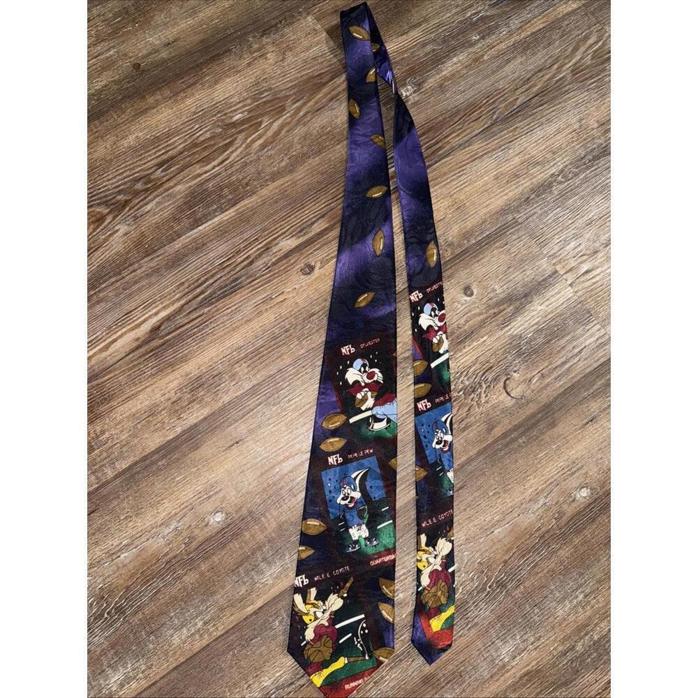 Vintage 1993 NFL Looney‎ Tunes Football Tie Sylvester Pepe Le Pew Wile Coyote